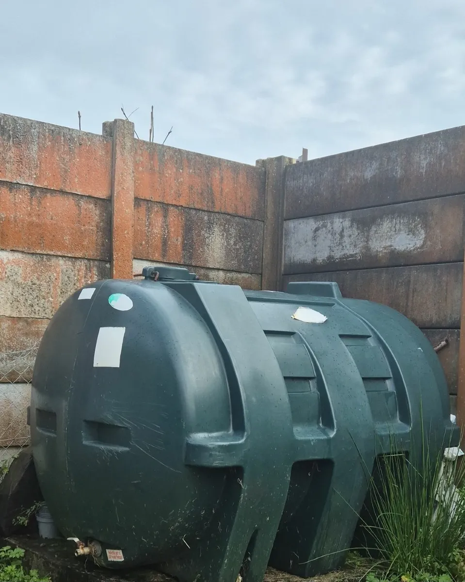 Oil tank