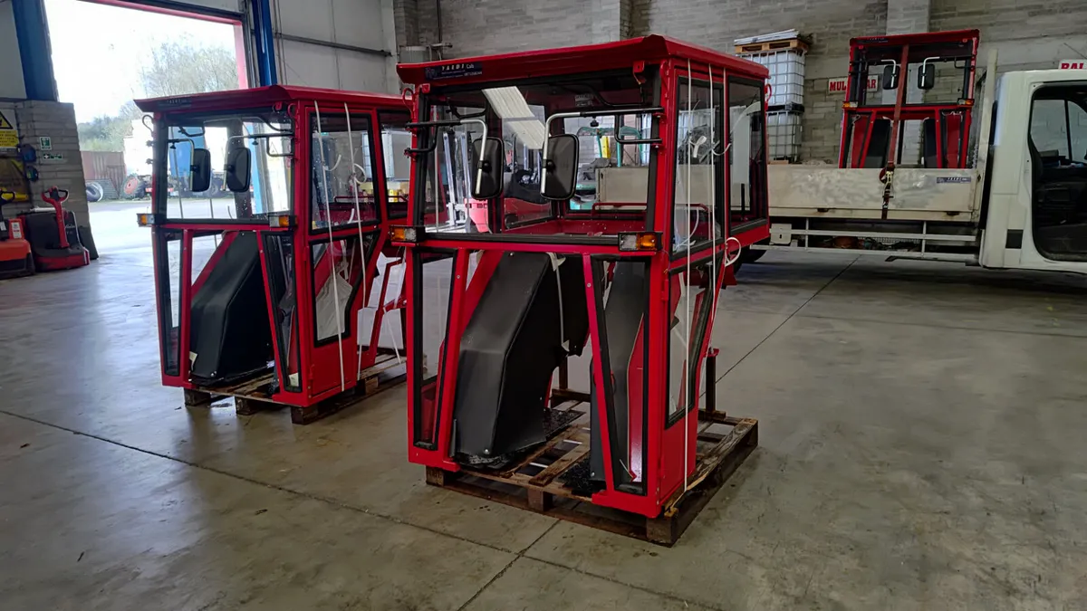 Cab  mf ford - Image 1