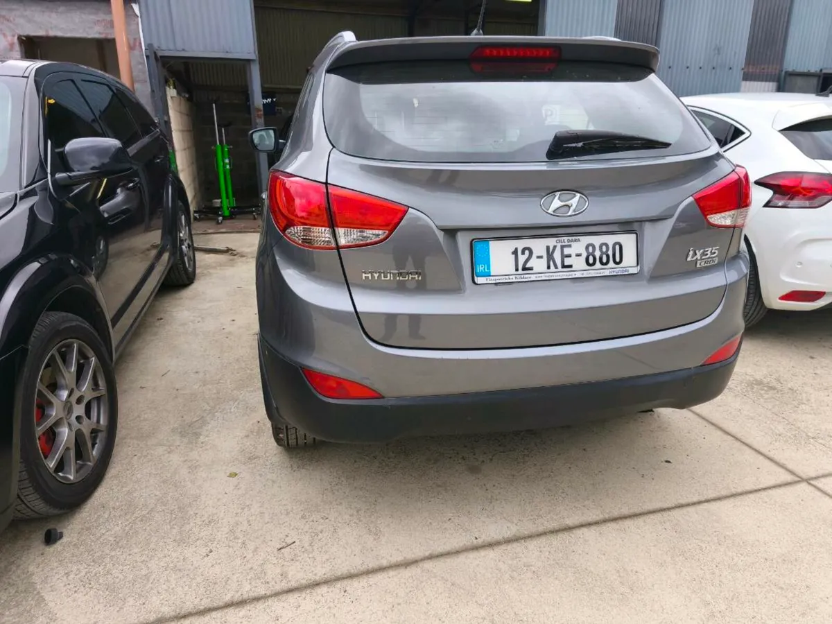 Hyundai i35 Low mileage - Image 2