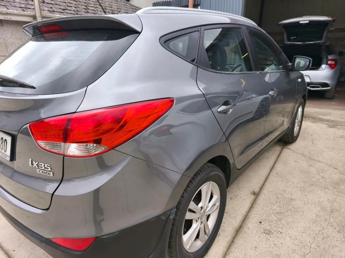 Hyundai i35 Low mileage - Image 3