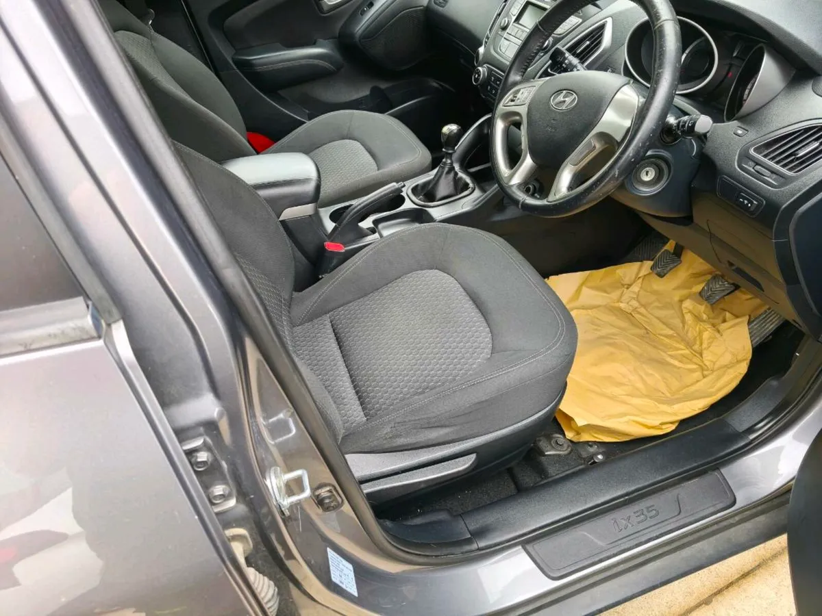 Hyundai i35 Low mileage - Image 4