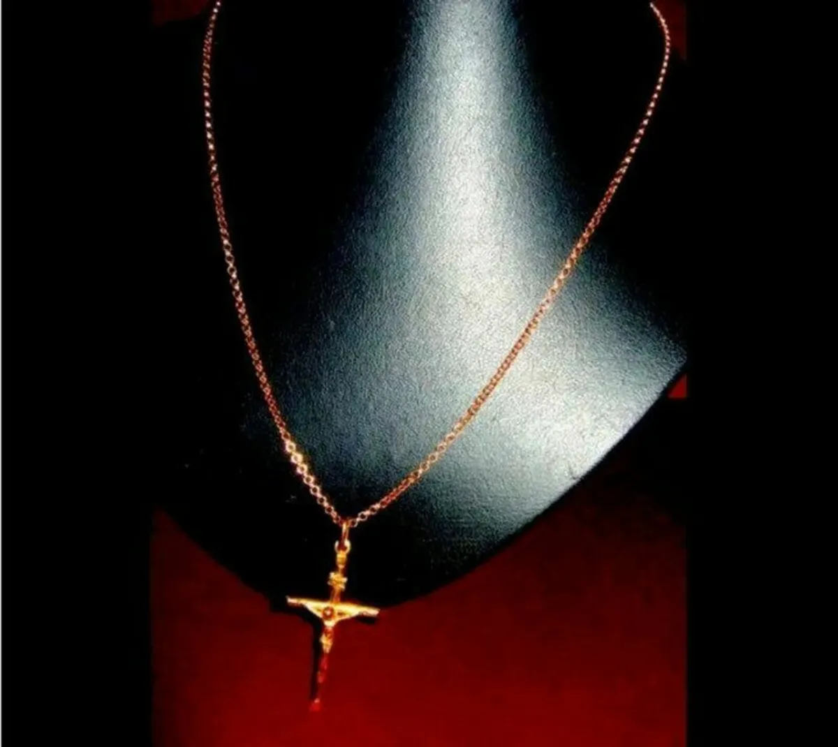 Vintage Hallmarked 9ct Gold Crucifix and Chain - Image 2