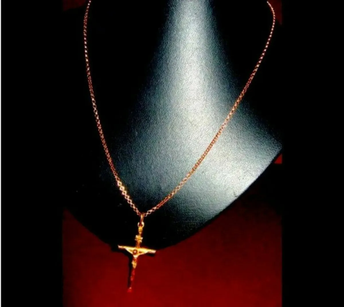 Vintage Hallmarked 9ct Gold Crucifix and Chain - Image 1