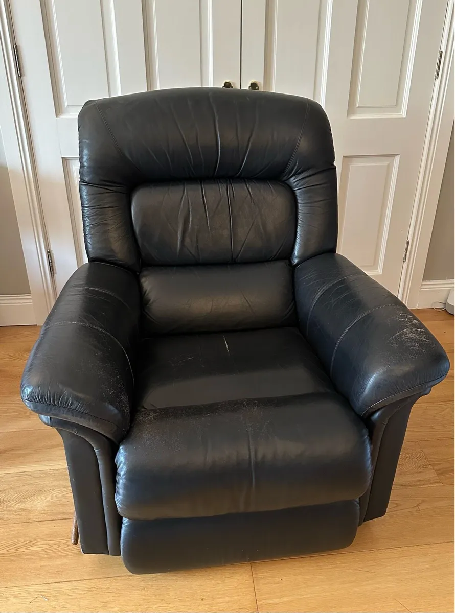 La-Z-boy black leather recliner - Image 1