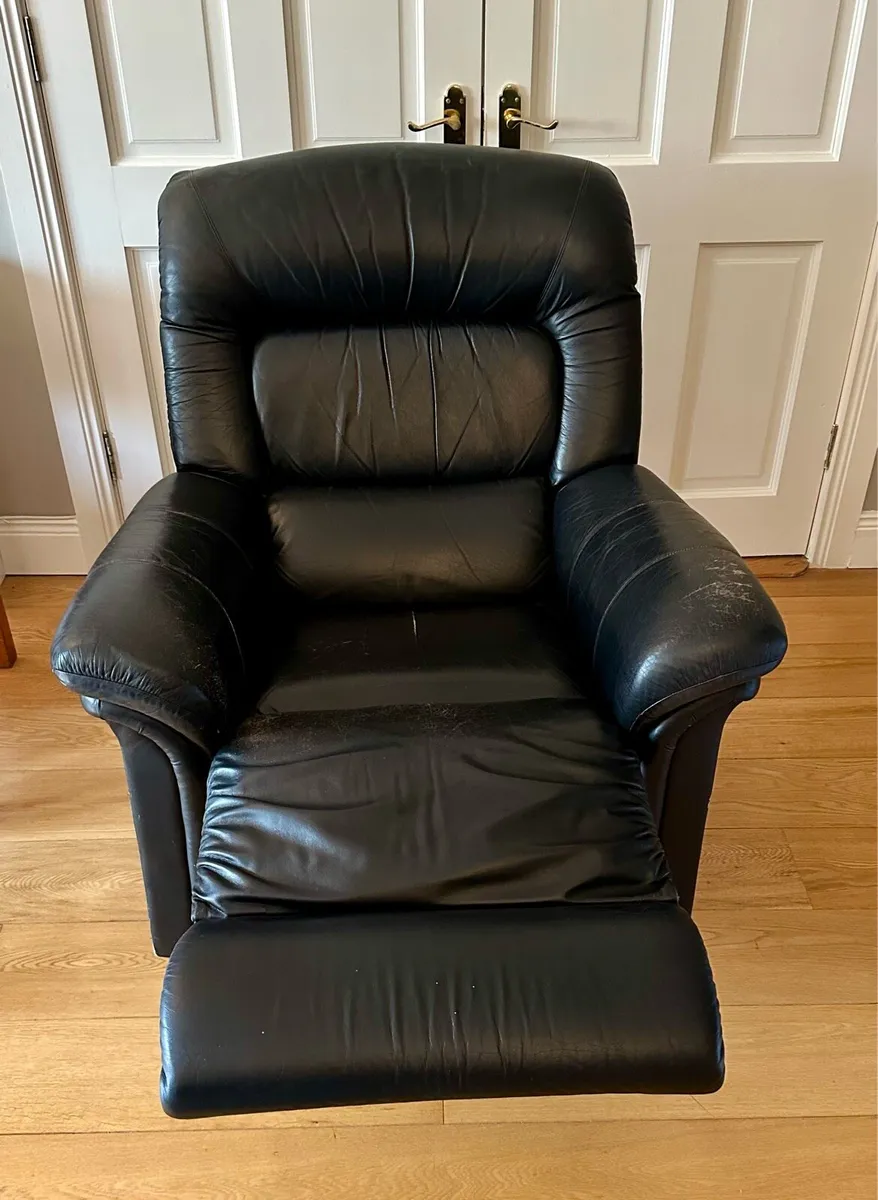 La-Z-boy black leather recliner - Image 2