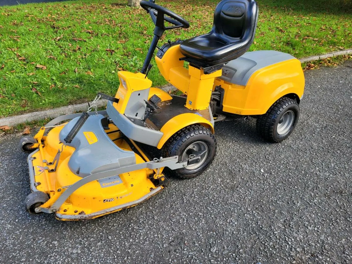 Stiga 4 wheel drive lawnmower - Image 1