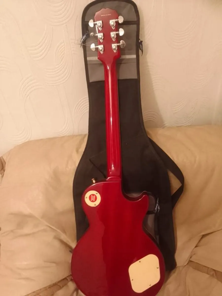 Epiphone Les Paul Standard lefthand guitar with Fender frontman 15G amplifier - Image 3