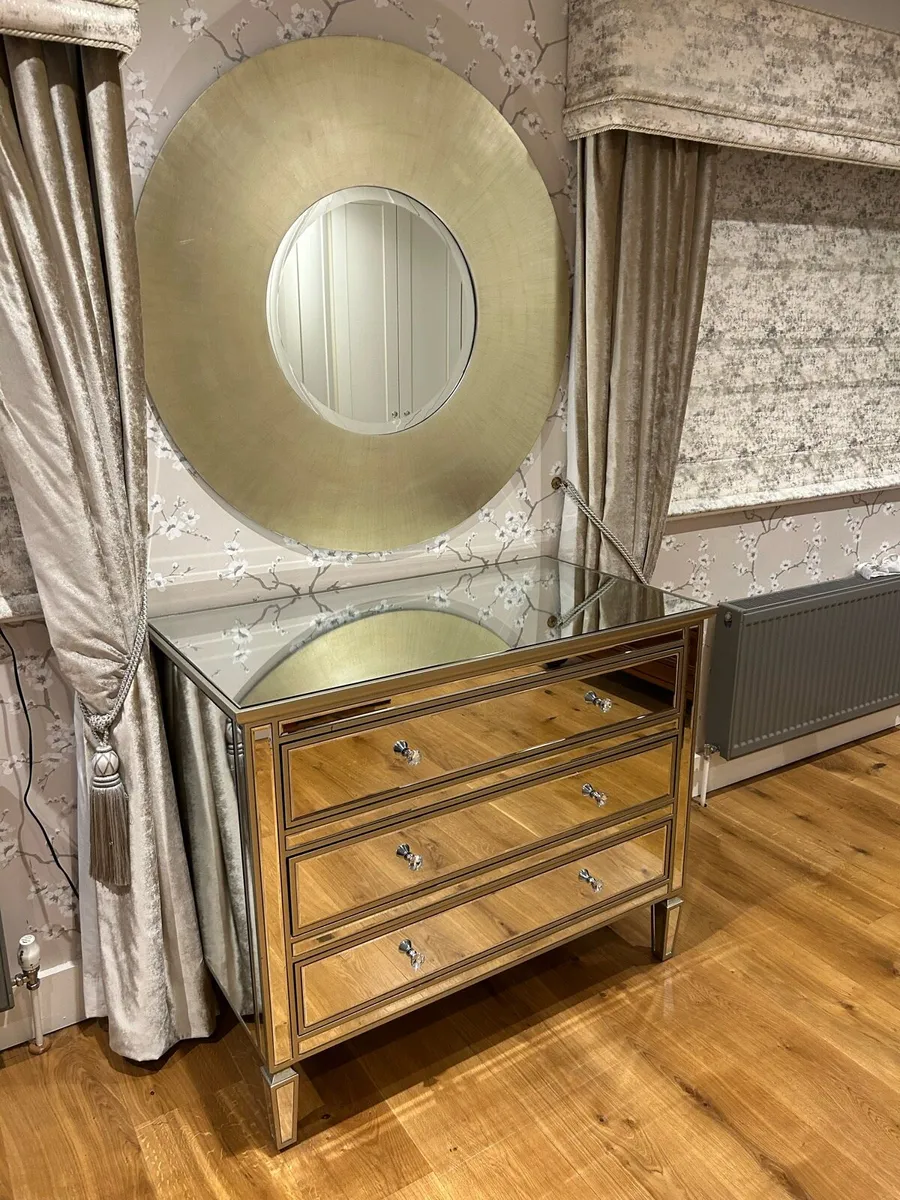 Chest of drawers - Image 1