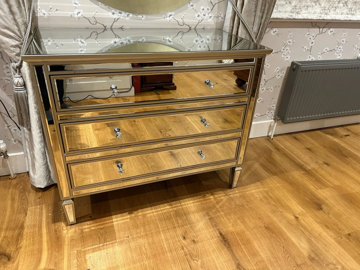 Chest of drawers - Image 2