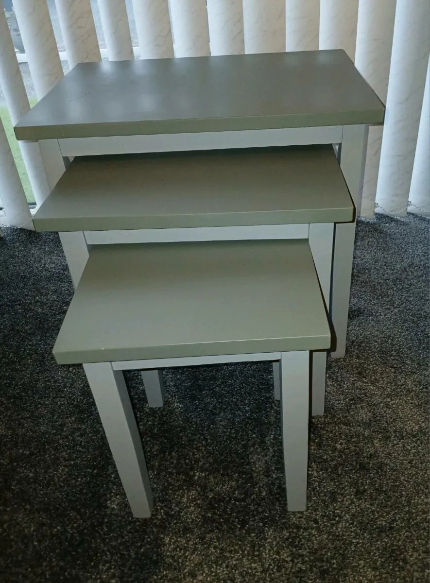 Nest of tables - Image 1