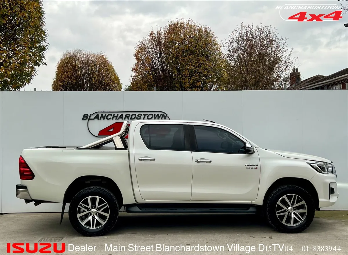 TOYOTA HILUX SR5 2.8 AUTOMATIC DOUBLE CAB VATQ - Image 4
