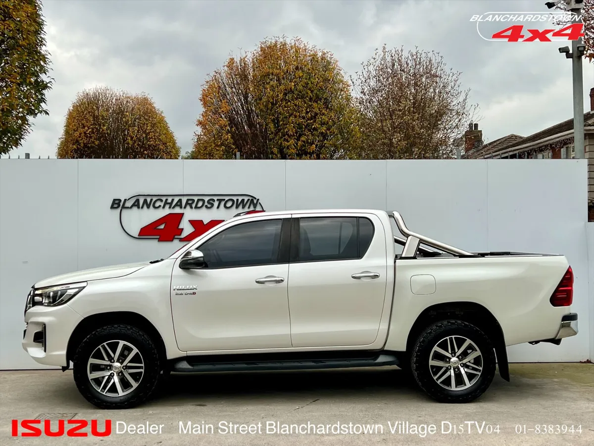 TOYOTA HILUX SR5 2.8 AUTOMATIC DOUBLE CAB VATQ - Image 3