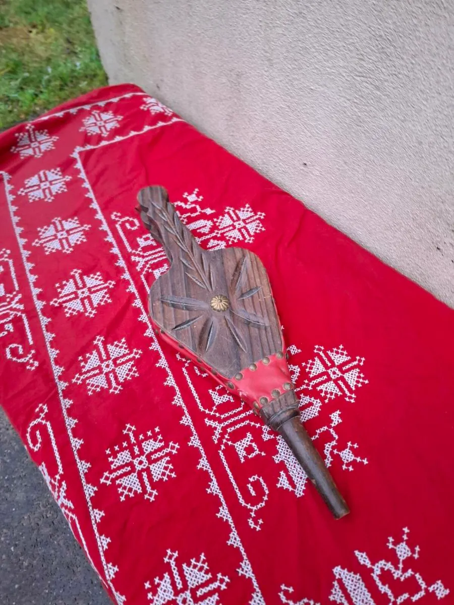 Light wood bellow possible to post