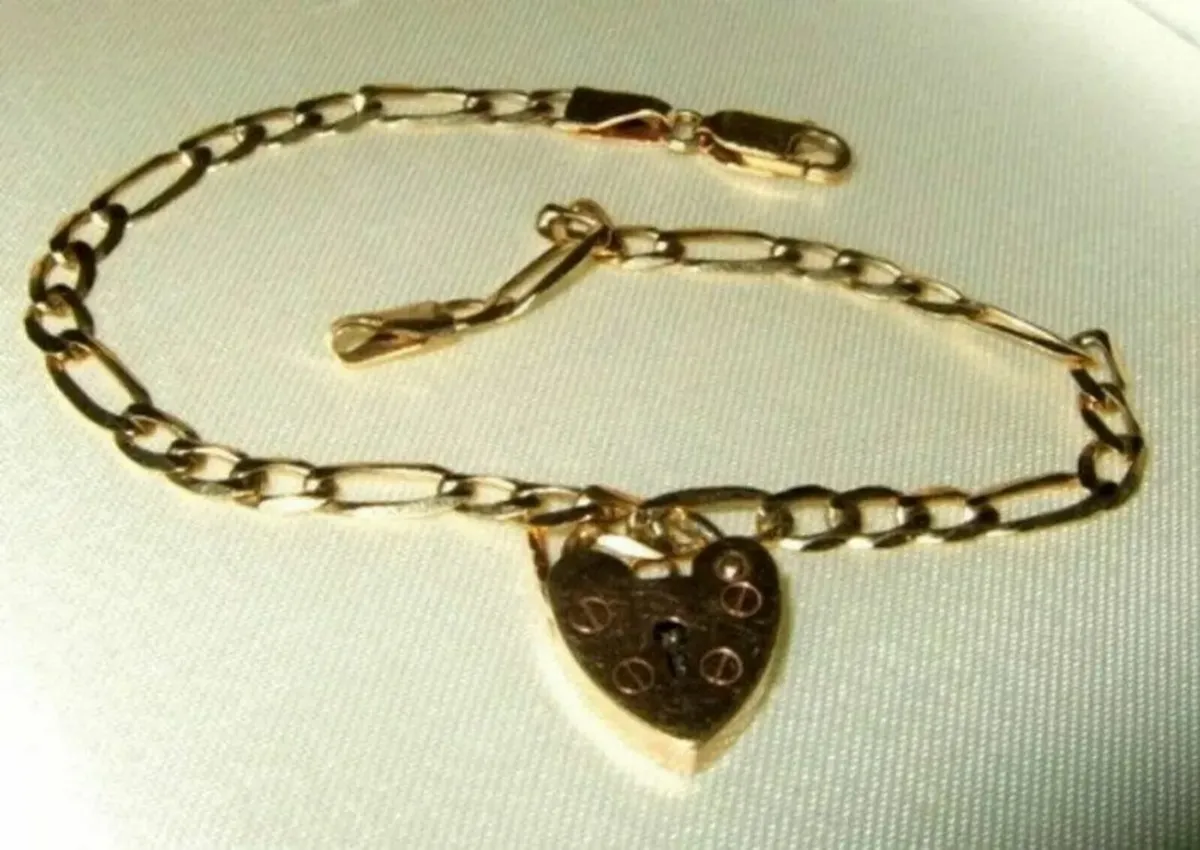 Vintage Hallmarked 9ct Gold 'Padlock' Bracelet - Image 1