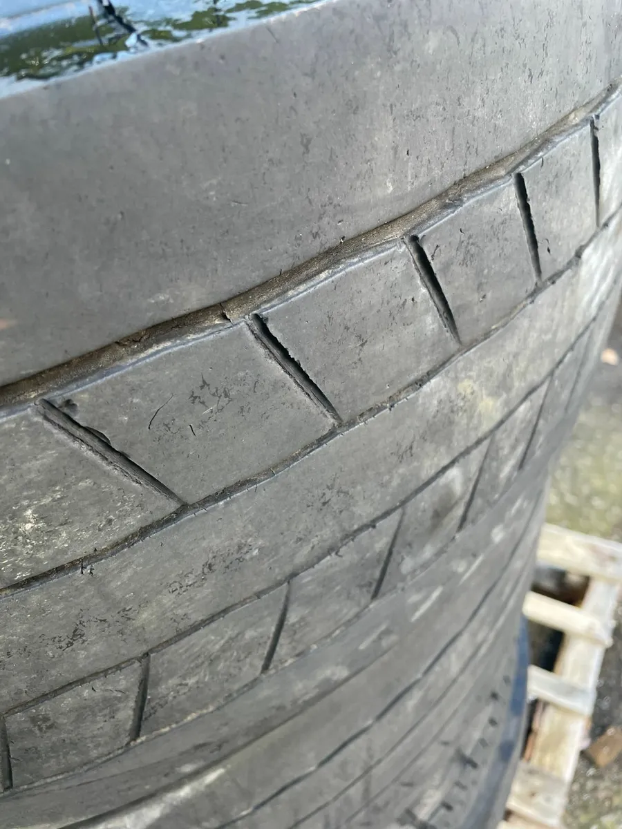 4 no. truck tyres - Goodyear & Hankook - Image 2