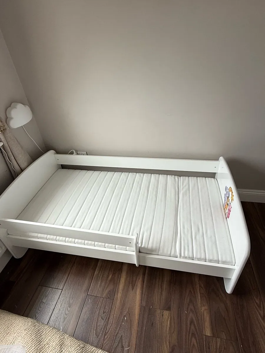 Toddler bed with mattress - Image 3