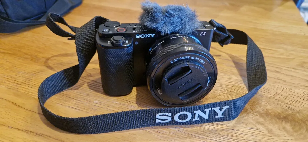 🎁 Sony ZV-E10  Camera – Perfect Condition - Image 1