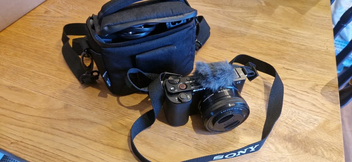 🎁 Sony ZV-E10  Camera – Perfect Condition - Image 2