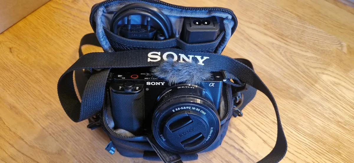 🎁 Sony ZV-E10  Camera – Perfect Condition - Image 3