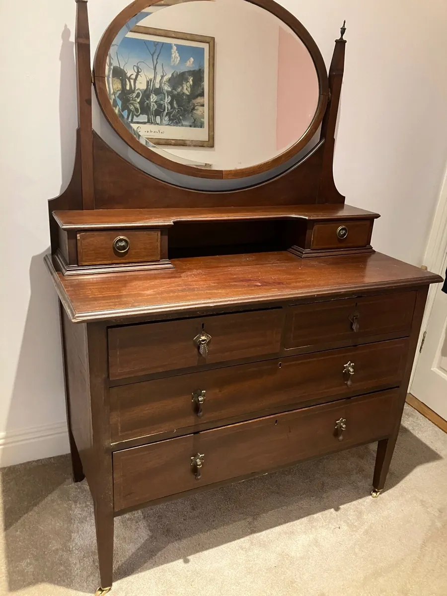 Dressing table - Image 1