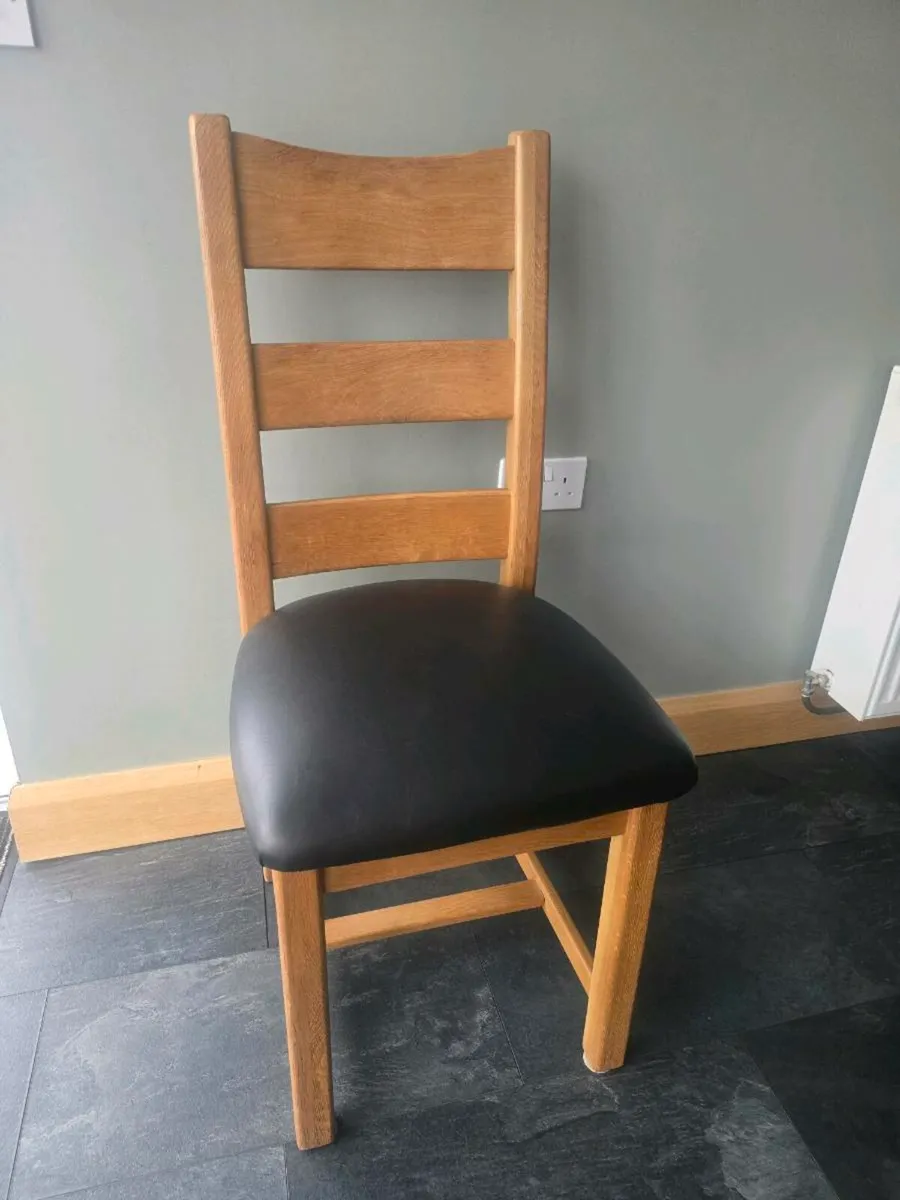 Oak Dining table with 6-8 chairs - Image 2