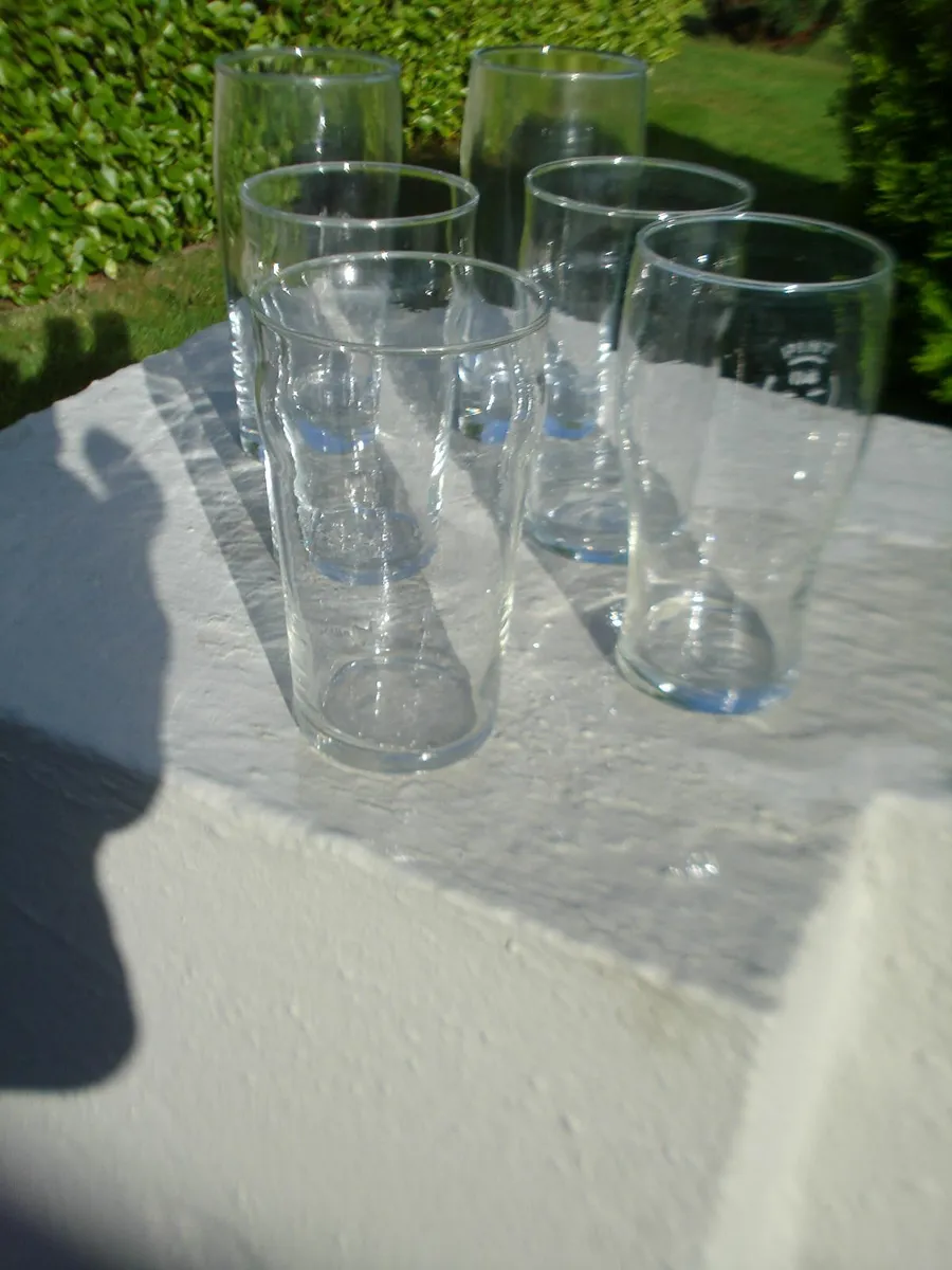 6 STANDARD 1 PINT DRINKING GLASSES. - Image 1