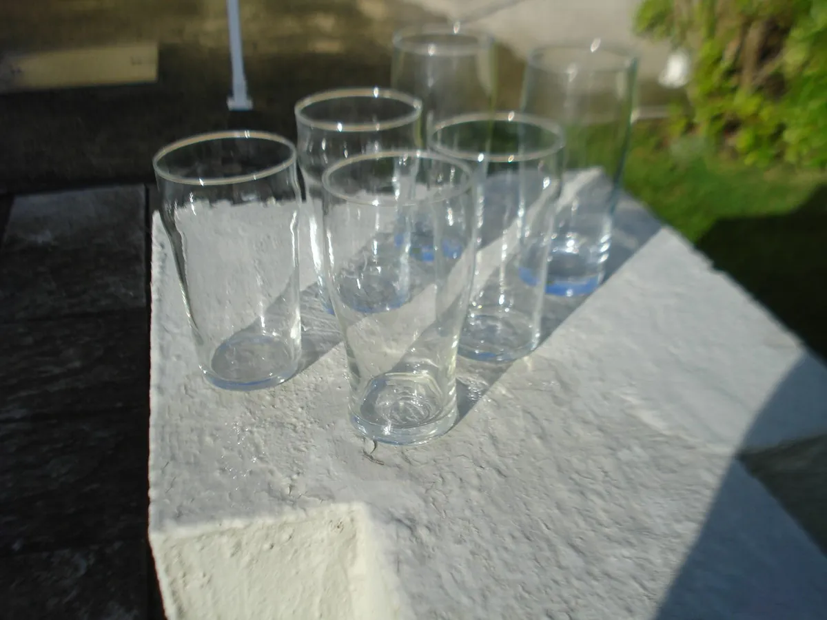 6 STANDARD 1 PINT DRINKING GLASSES. - Image 2