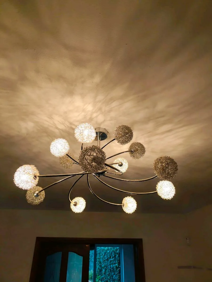 Chandelier and lamp - Image 1