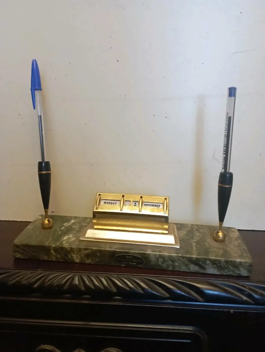 VINTAGE IRISH BRASS PERPETUAL DOUBLE PEN CALENDAR - Image 1