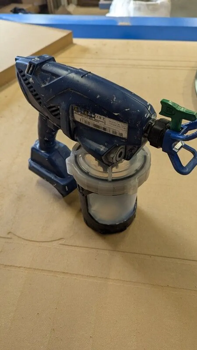 Graco Ultramax cordless paint sprayer airless - Image 3