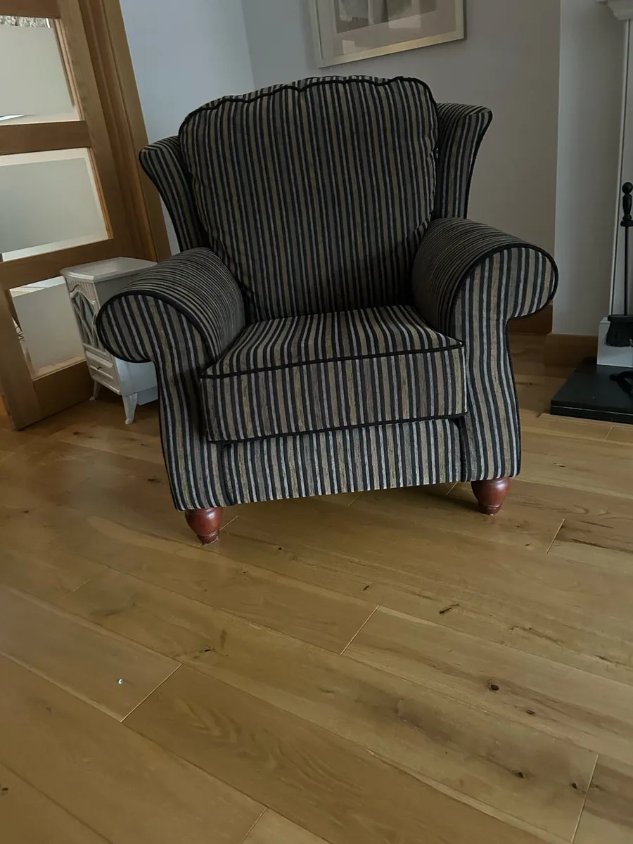 Couch and 2 Armchairs - Image 4