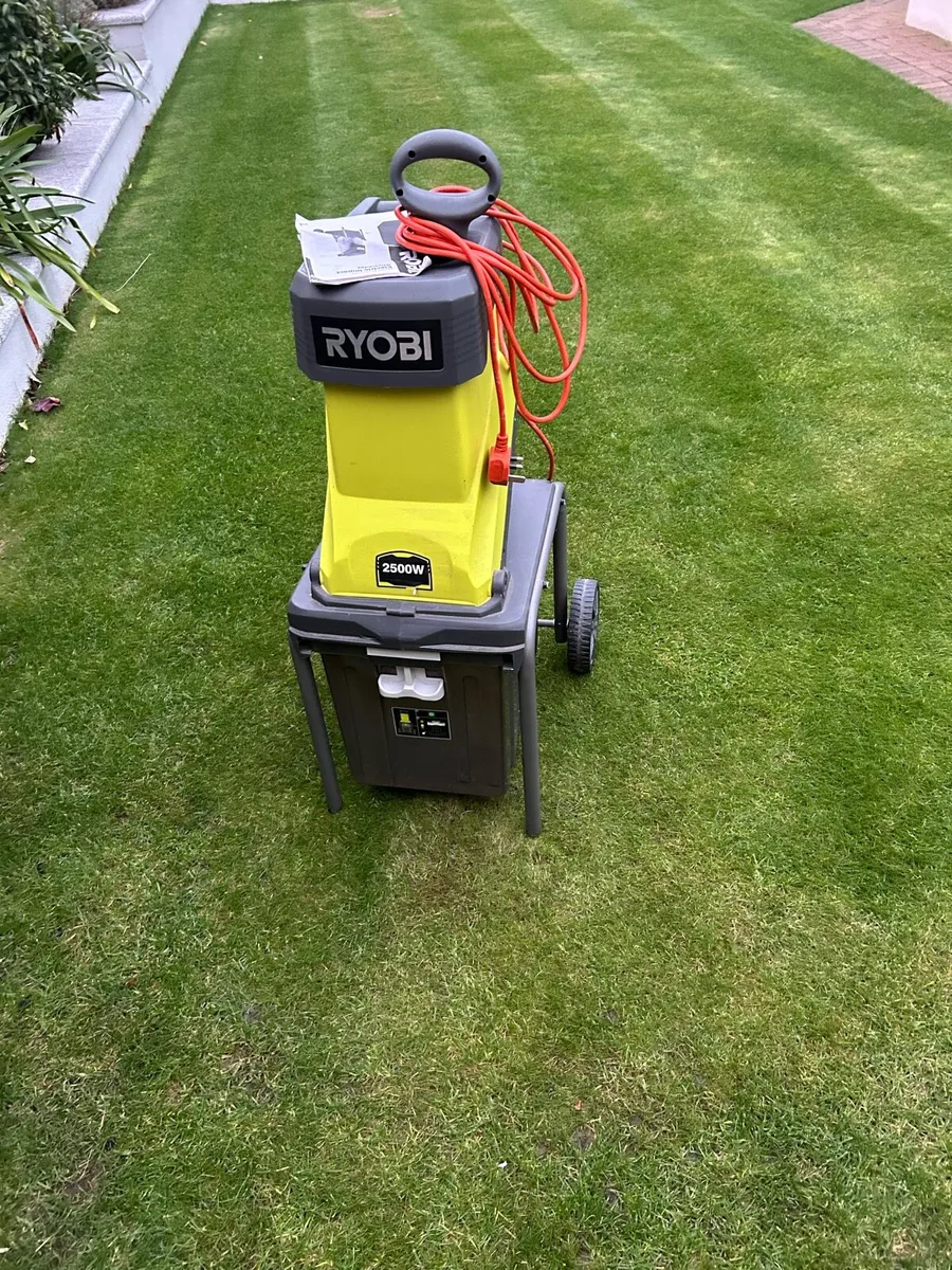 Ryobi Corded 2500W Impact Shredder - Image 1
