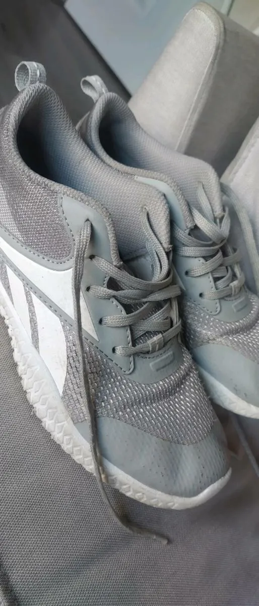 Reebok flexagon junior size UK 3 barely worn - Image 3