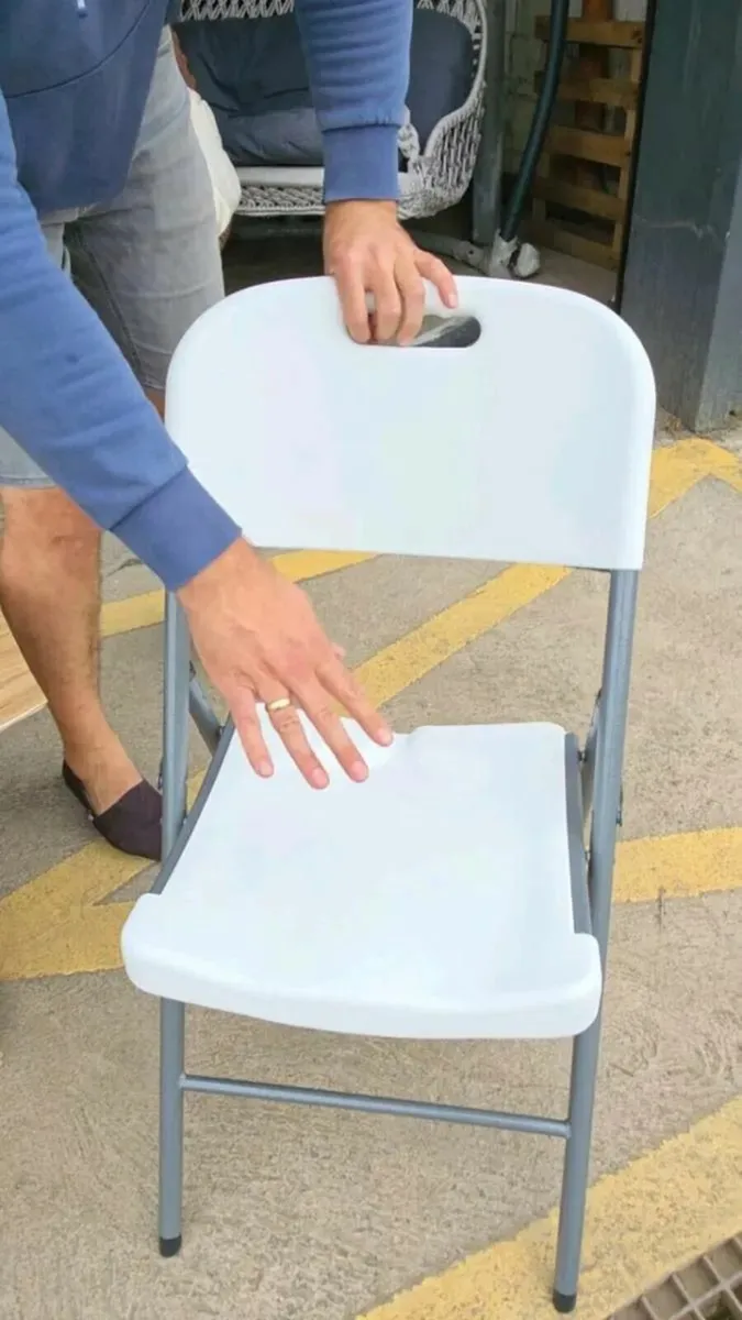 Foldable chair brand new - Image 1