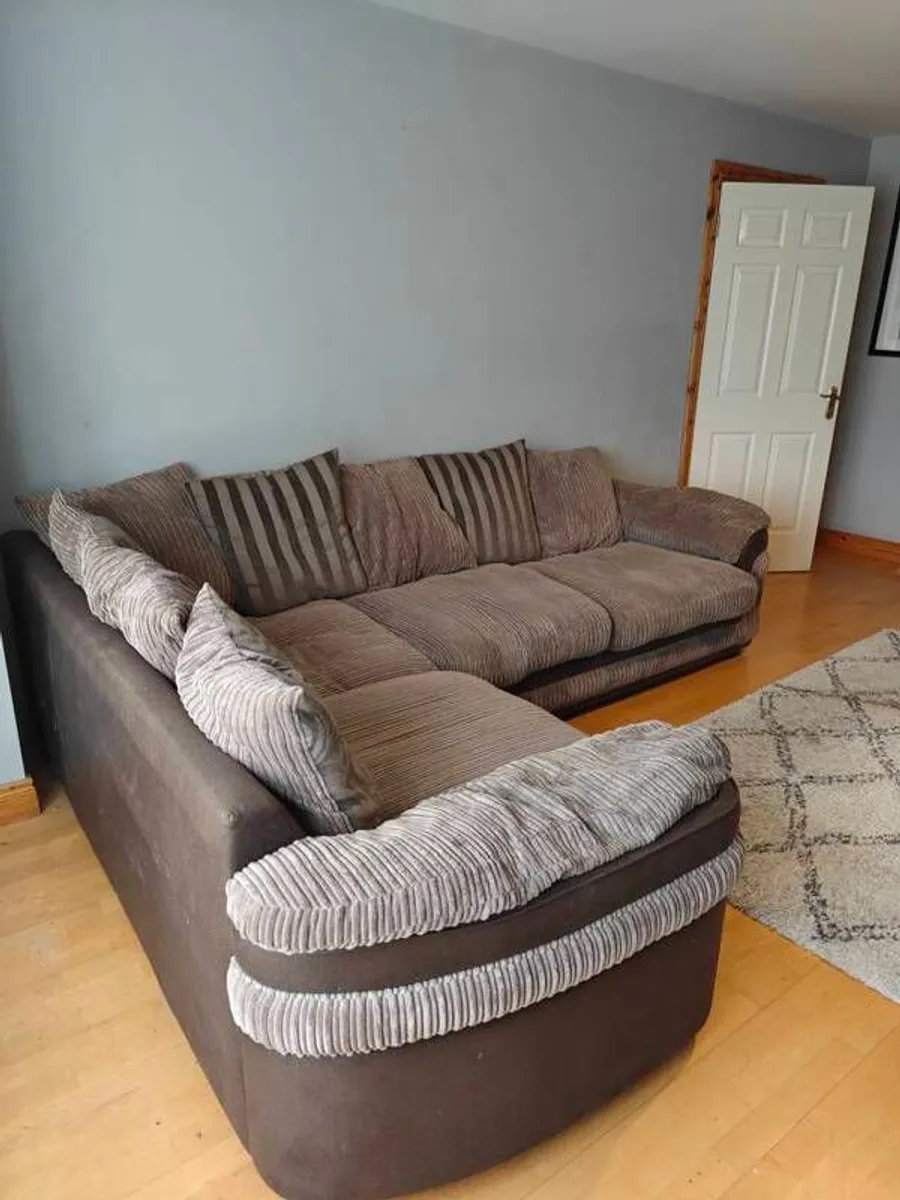Huge Quality Couch - Image 1