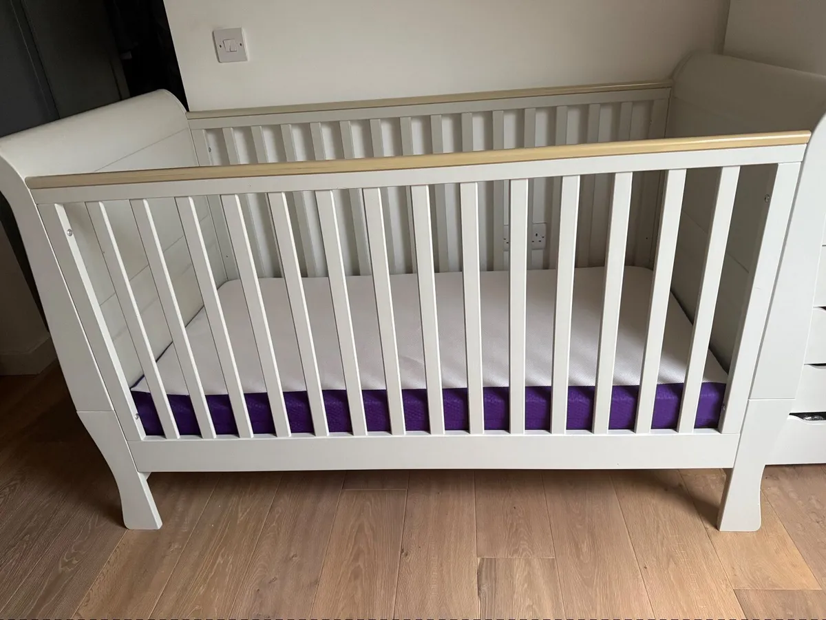 Mamas and papas cot bed with snuzpod mattress
