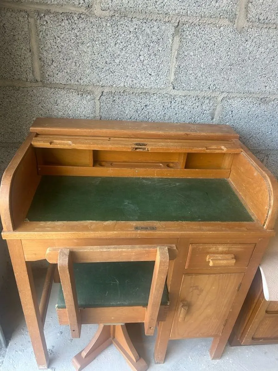 Child's Desk & Swivel Chair - Image 2