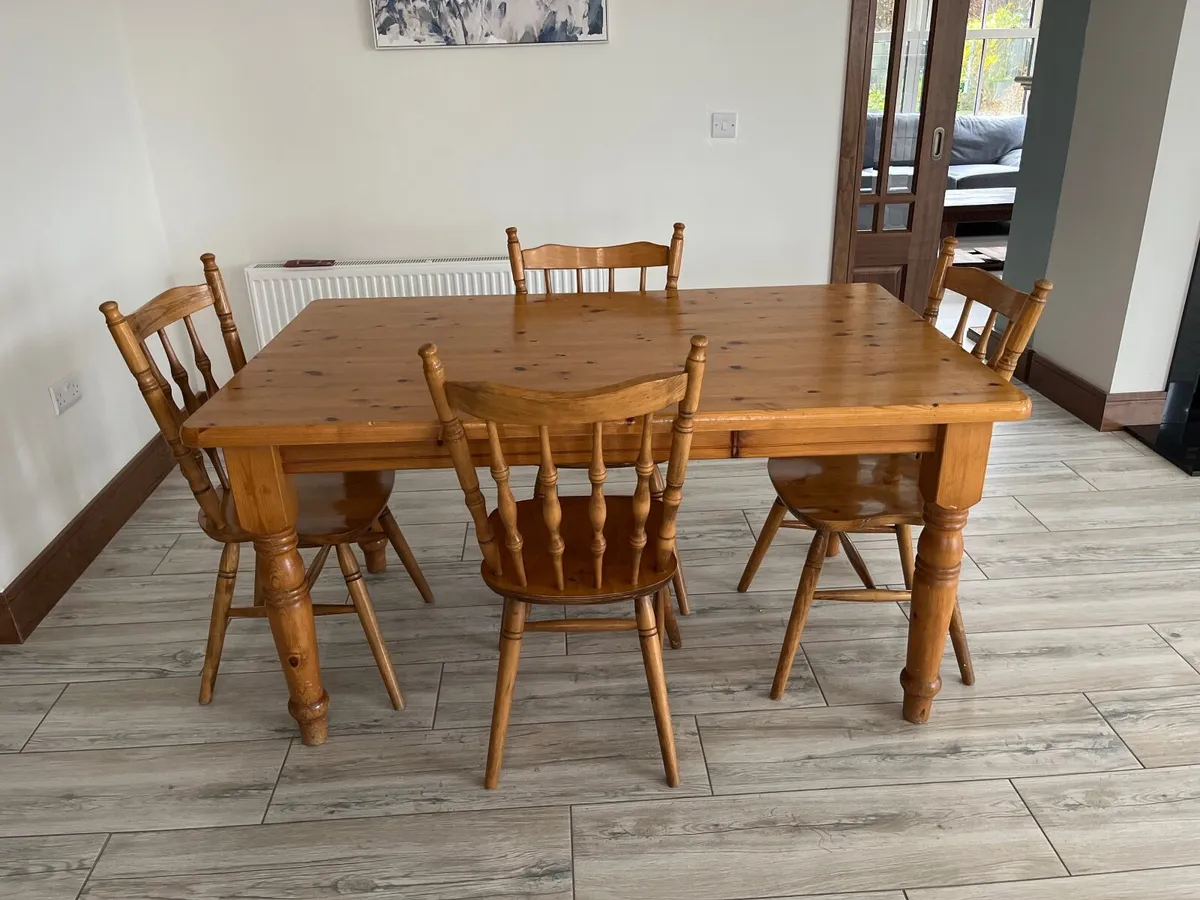 Kitchen table and 4 chairs