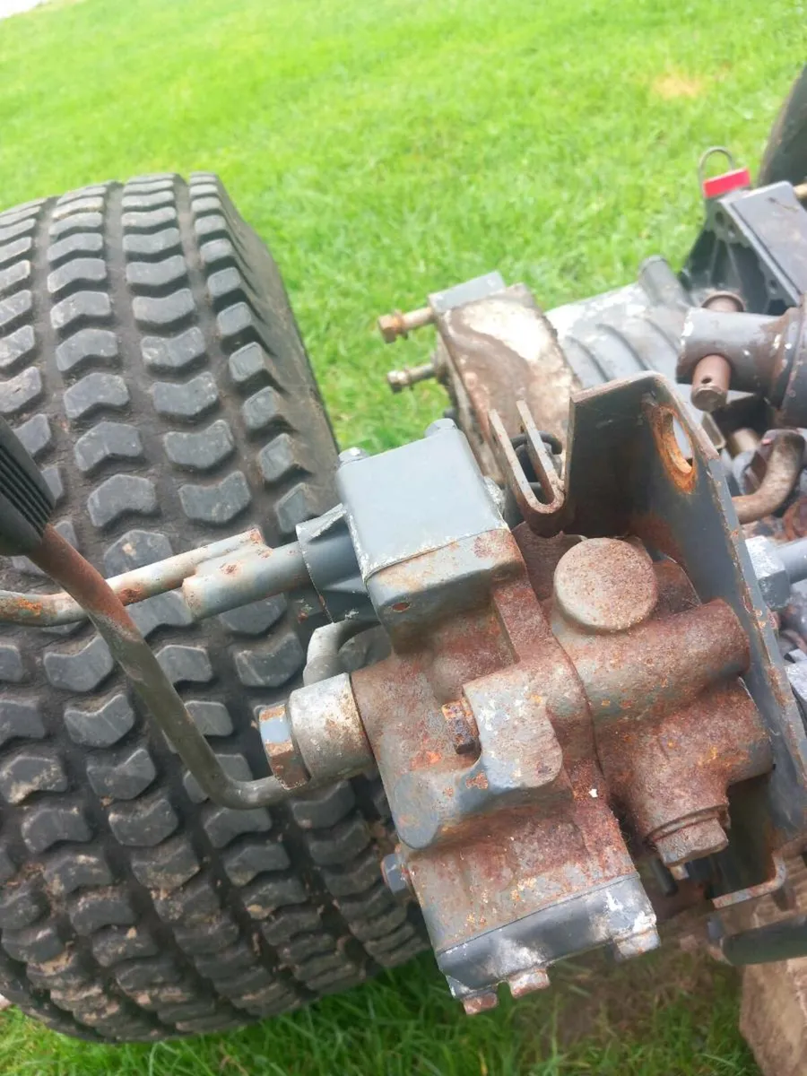 Kubota diesel back axle/wheels - Image 3