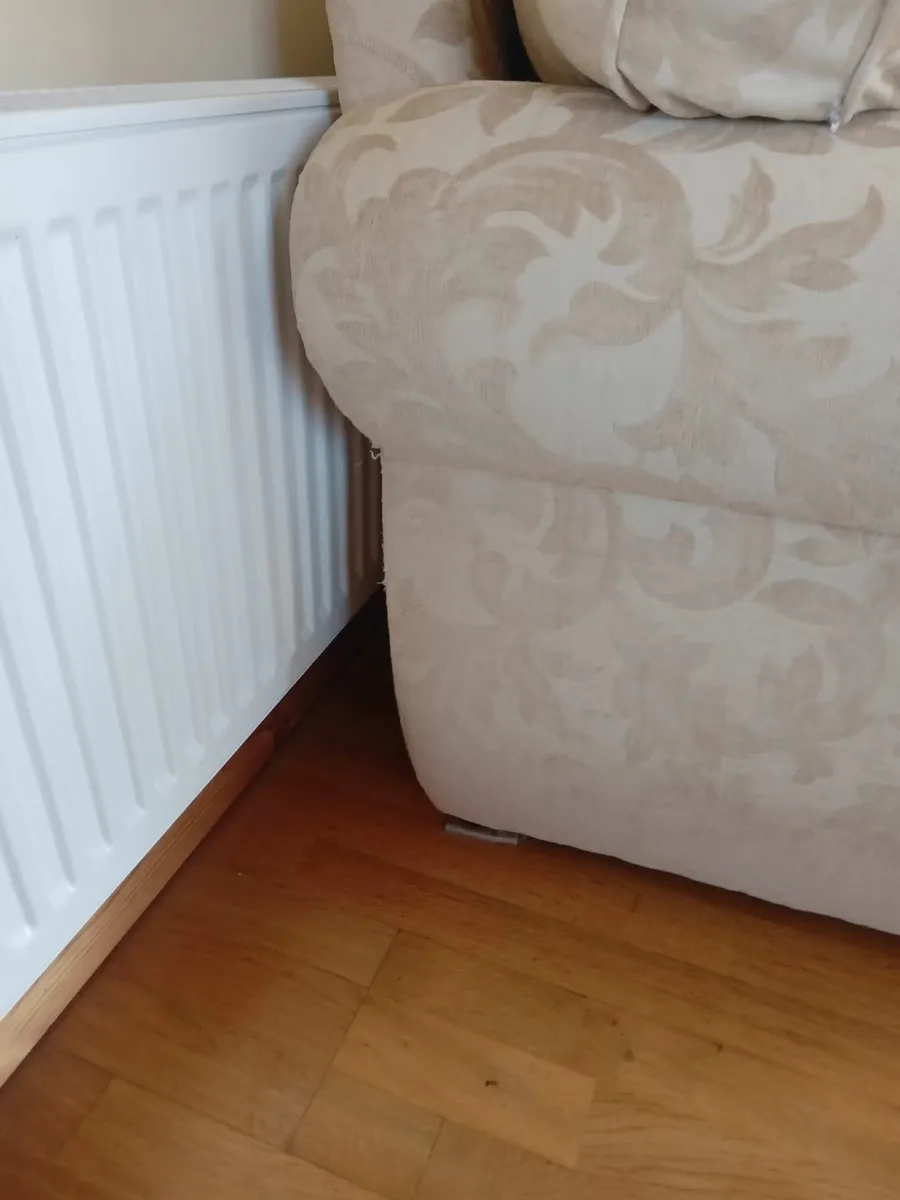 Two cream armchairs - Image 4