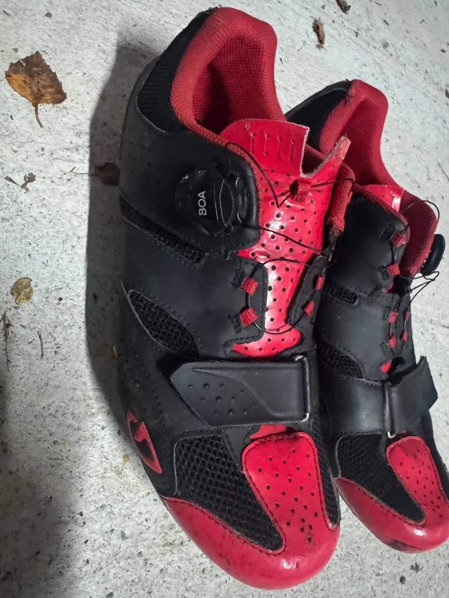 Helmet & Shoes Bike accessories - Image 1