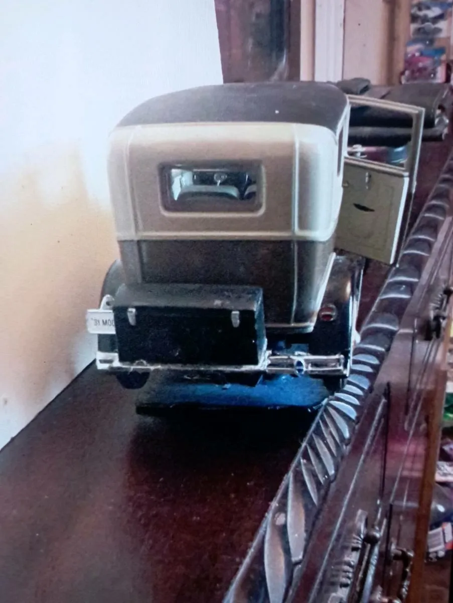 1931 FORD MODLE A  TUDOR SADAN DIE CAST MODLE.CAR. - Image 2