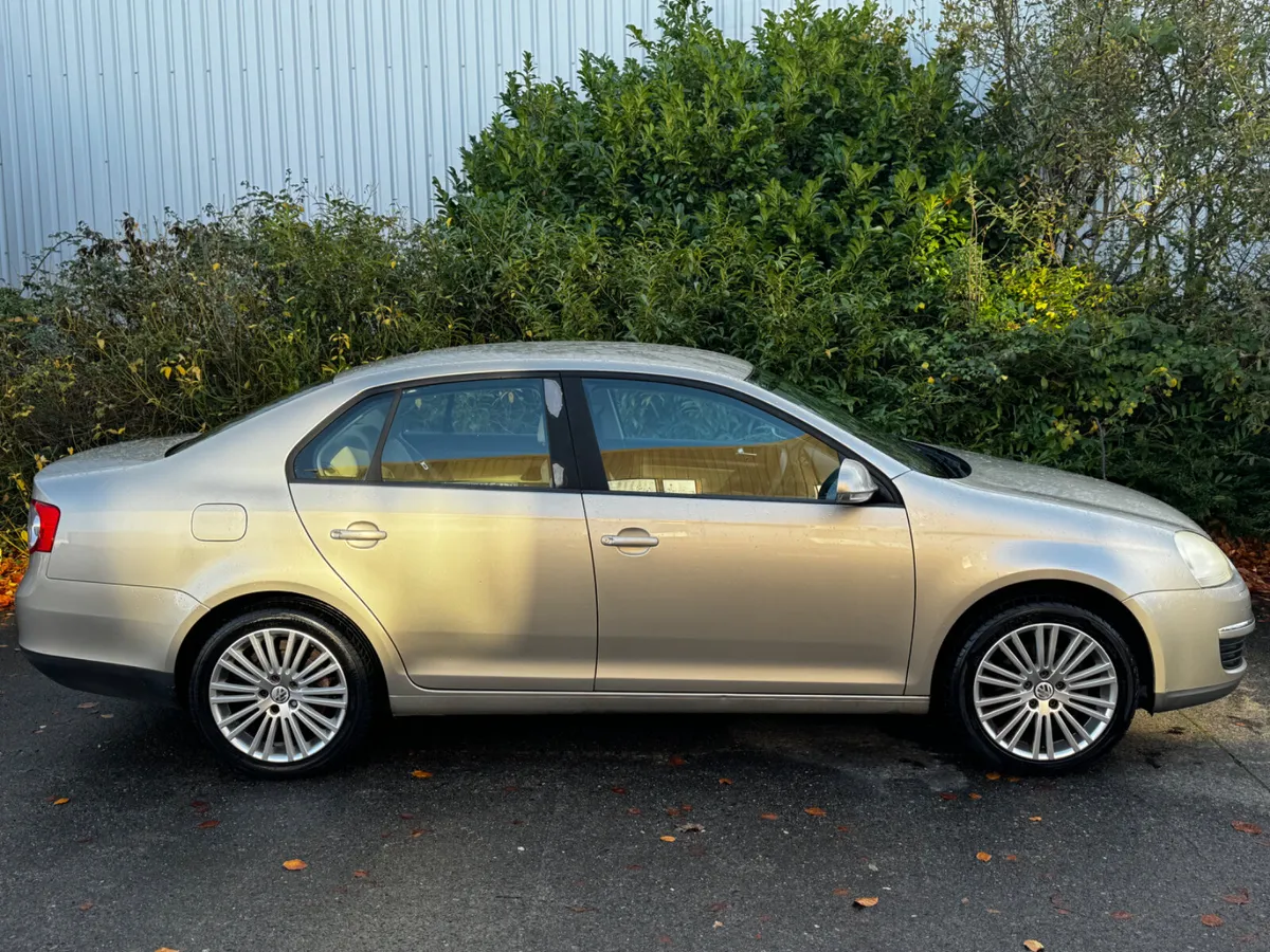 Volkswagen Jetta Low mileage - Image 4