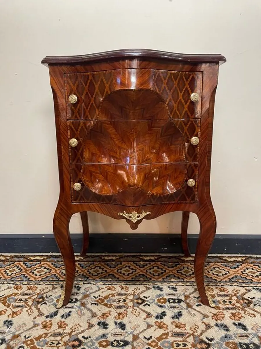 Invertedly Carved Chest of Drawers in Mahogany and Kingwood - Image 1
