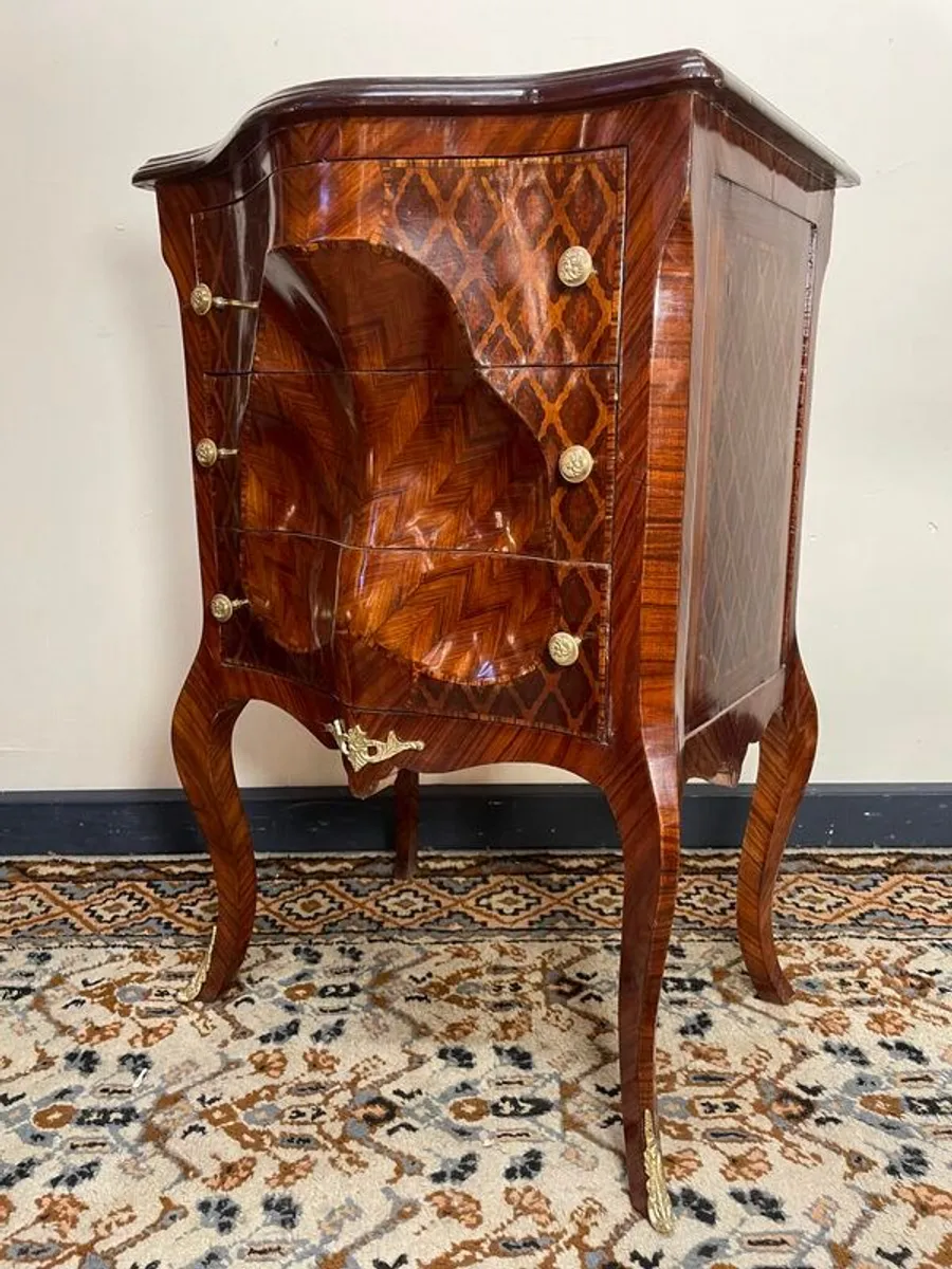 Invertedly Carved Chest of Drawers in Mahogany and Kingwood - Image 4