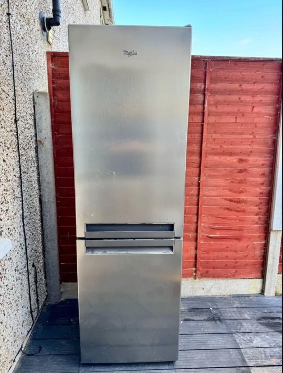 Fridge with freezer - Image 1