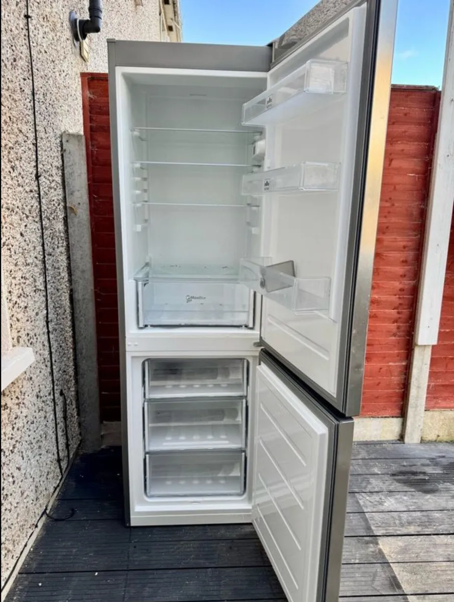 Fridge with freezer - Image 2