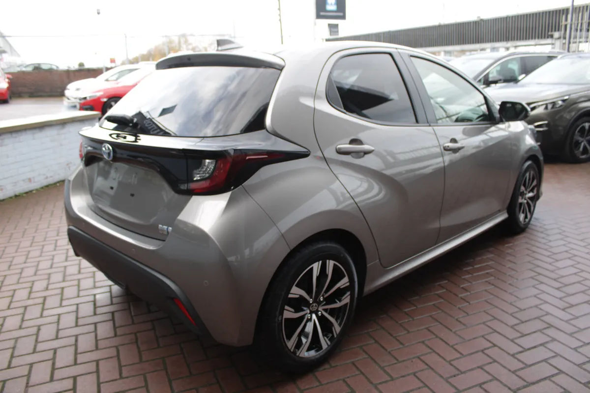 YARIS SELF CHARGING HYBRID SOL 5DR HATCHBACK AUTO - Image 4