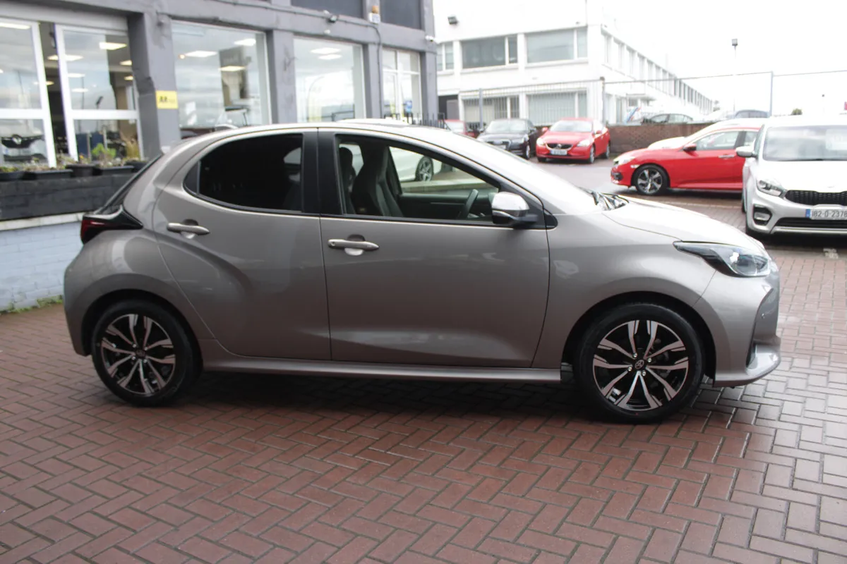 YARIS SELF CHARGING HYBRID SOL 5DR HATCHBACK AUTO - Image 3