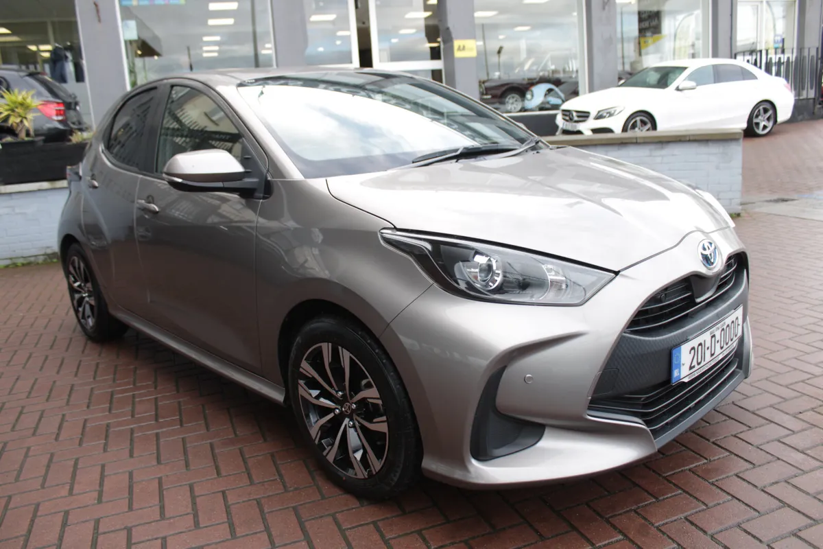 YARIS SELF CHARGING HYBRID SOL 5DR HATCHBACK AUTO - Image 2